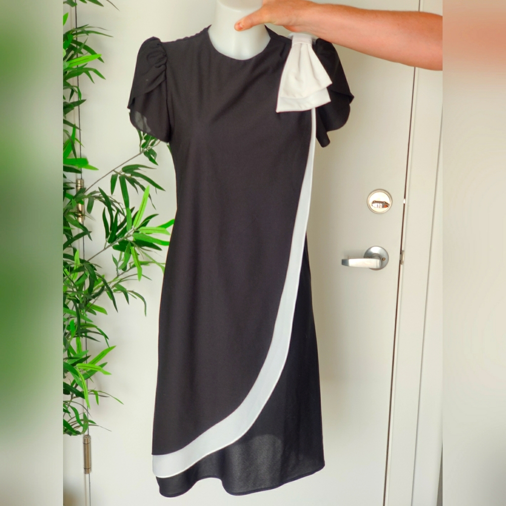 Vintage Black and White Dress with bow detail